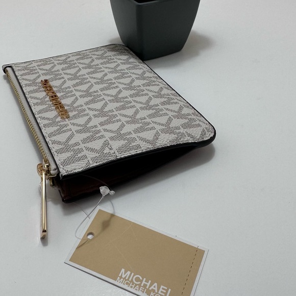 Michael Kors Card Holder - Picture 5 of 9